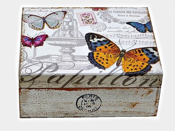 Dřevěná truhlička (šperkovnice) - motýli