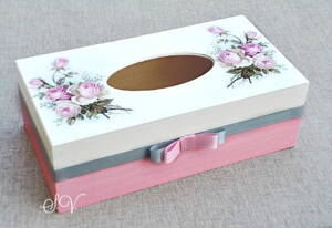 Box na kapesníky - růžový s růžemi